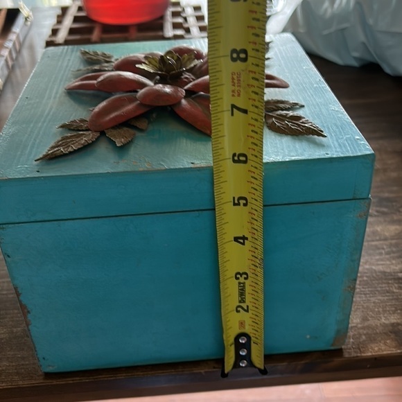 Box with metal flower - Picture 5 of 7